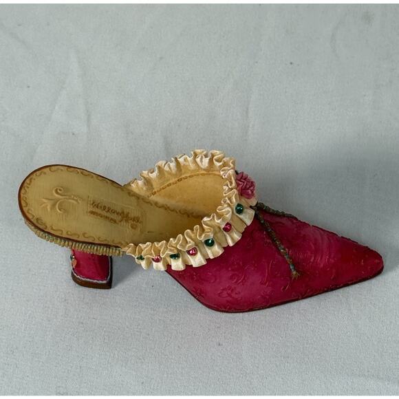 Willow Hall Miniature Vintage Mule Figurine Pretty Maiden Circa 1810, 85-06 - Picture 8 of 16